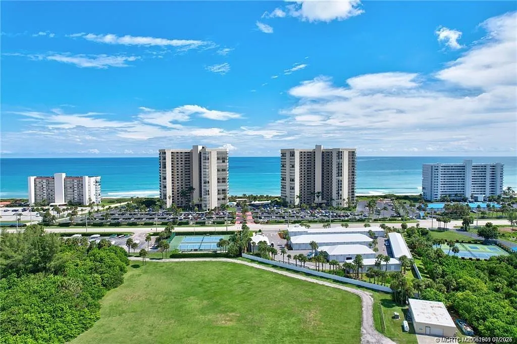 2 bed, 2.0 bath, 1228 sqft, $5,500 — Photo 1