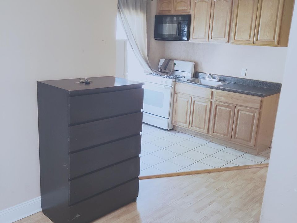 1st image of 106 Hawthorne Ave #3