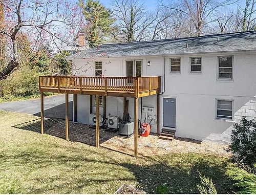 26 University Cir #B Photo 1