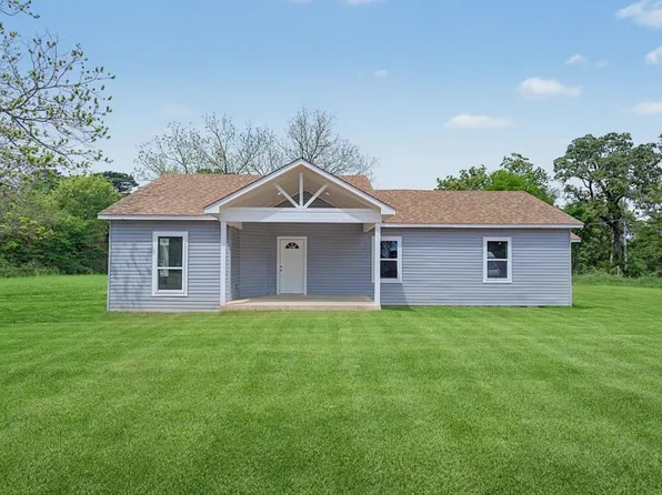 25033 Country Club Rd, Gladewater, TX 75647