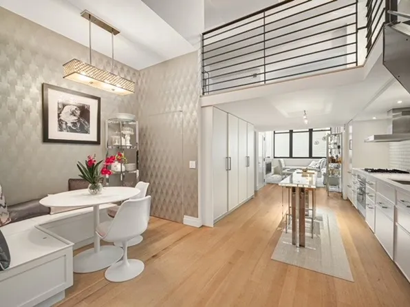 421 Hudson Street 320 image 3 of 11