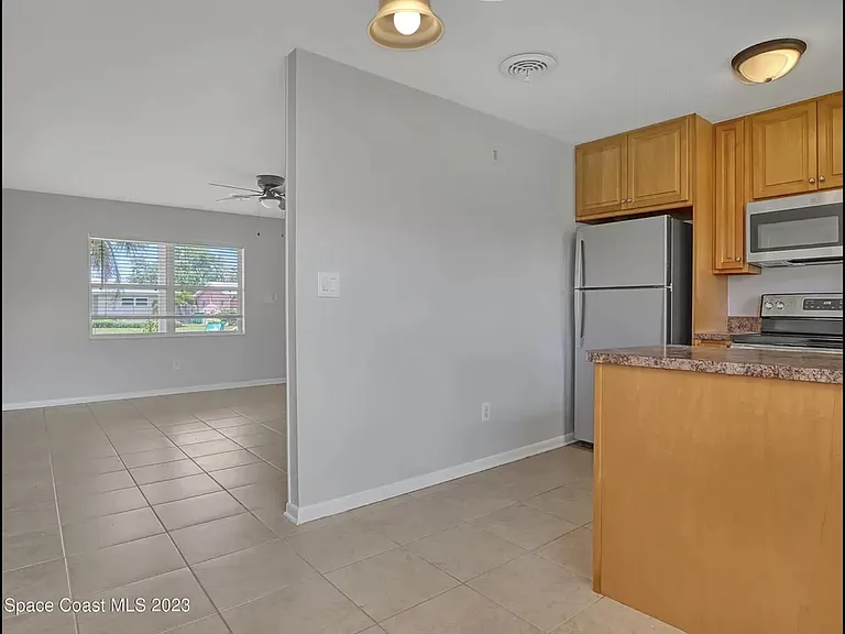 565 Grant Ave #565 — Photo 5
