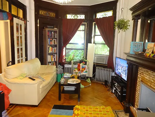 Rented by Blue Egg Realty Corp | media 30