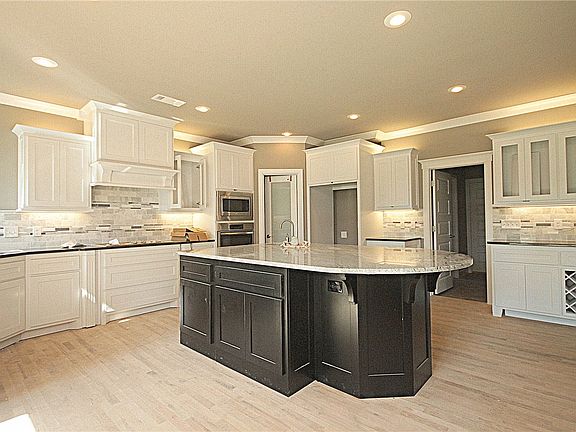 2nd image of 4106 SW Staverton Dr