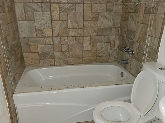 4th image of 4324 31st Ave E