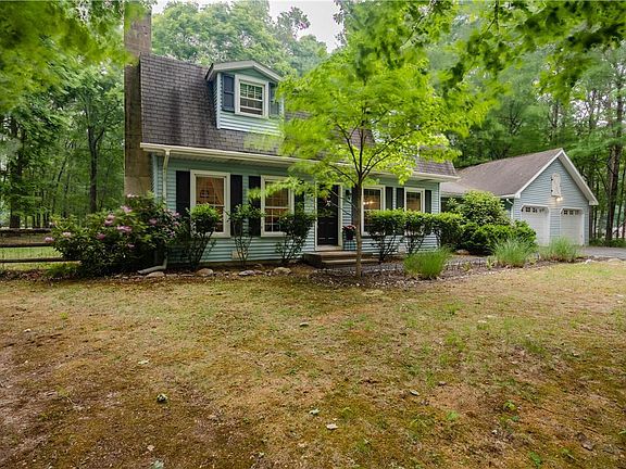 2nd image of 260 Blackthorn Dr
