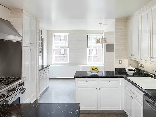 Sold by Sotheby's International Realty | media 6