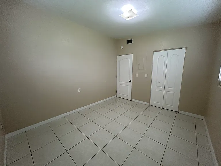 2401 Janet St — Photo 9