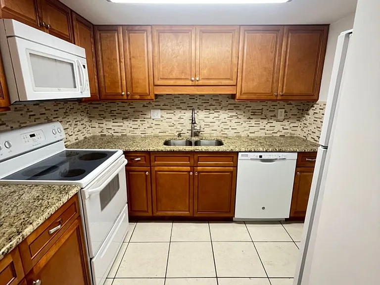 7609 Dolonita Dr — Photo 2
