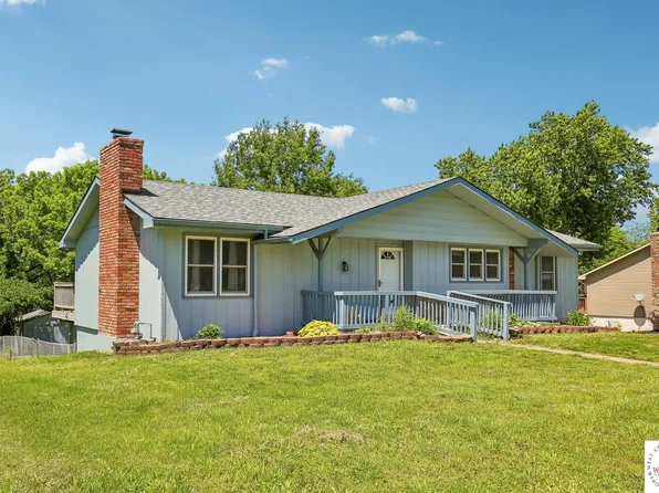1419 Woodlawn Dr, Warrensburg, MO 64093