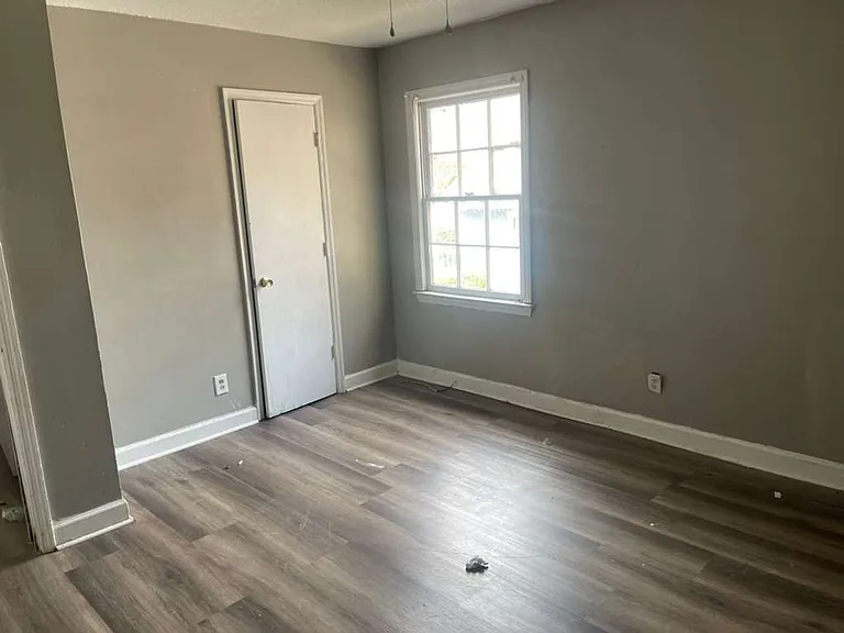 1514 Murchison Rd — Photo 9