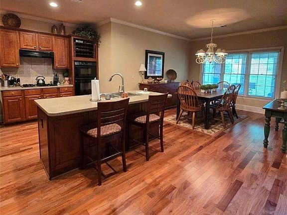 2nd image of 425 River Valley Dr