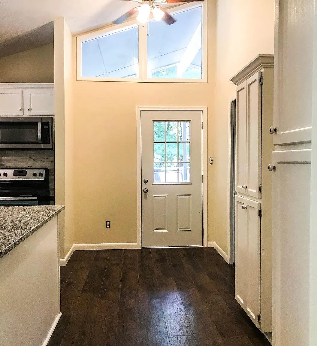 5 bed, 3000 sqft, $825 — Photo 4