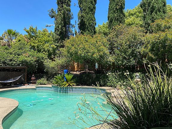 3rd image of 6965 Lincoln Creek Cir