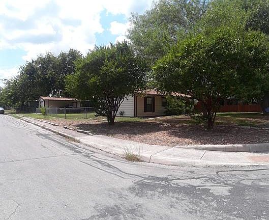 2nd image of 902 Weizmann St