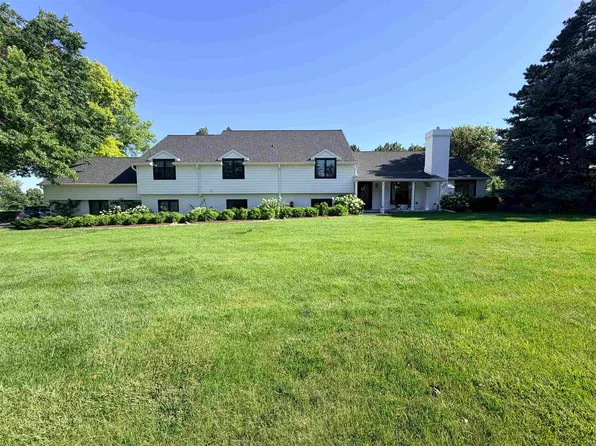 901 W Lochland Rd, Hastings, NE 68901