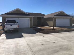 880 S Creekside Dr, Gardner, KS 66030