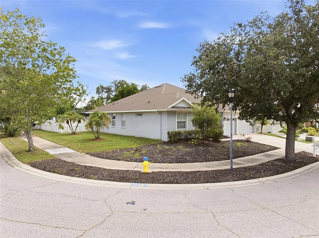4 bed, 3.0 bath, 2404 sqft, $3,200 — Photo 3