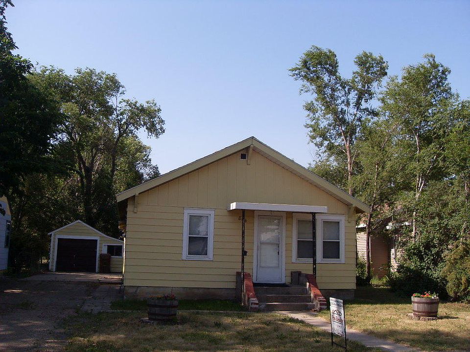 864 7th St SW, Huron, SD 57350 Zillow