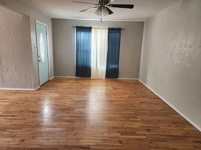 1700 S Avenue B — Photo 19
