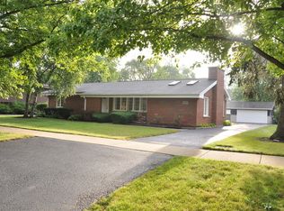 421 Michael Mnr, Glenview, IL 60025