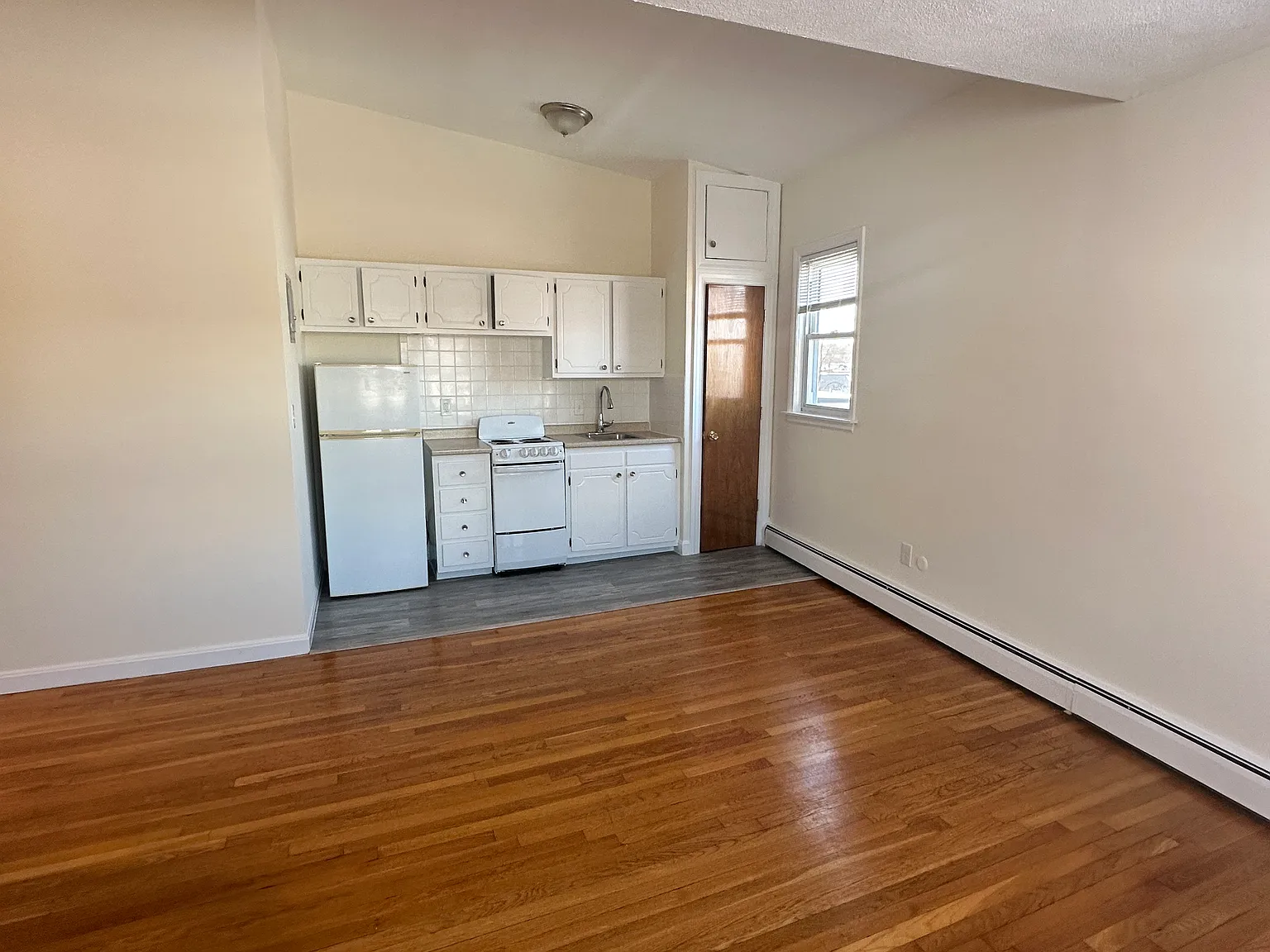 1 bed, 9999 sqft, $2,000 — Photo 1