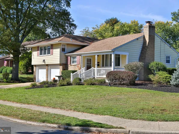 701 Hilltop Rd, Cinnaminson, NJ 08077