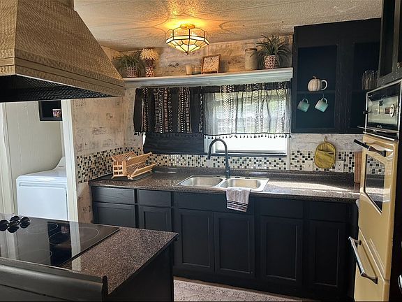 3rd image of 1579 Duchamp Rd Lot 28