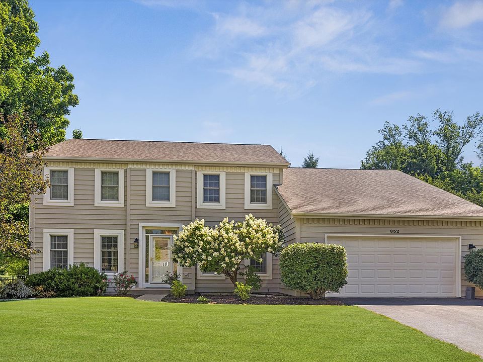 1st image of 832 Wexford Ct