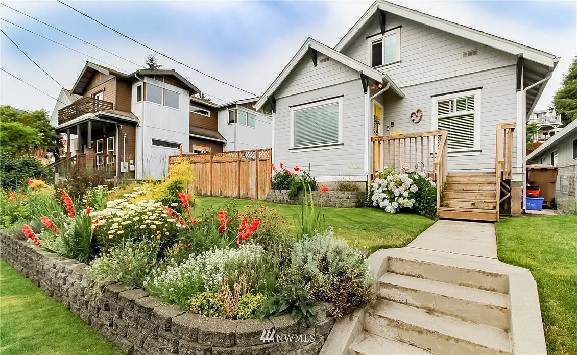 4924 N Frace Street photo 1