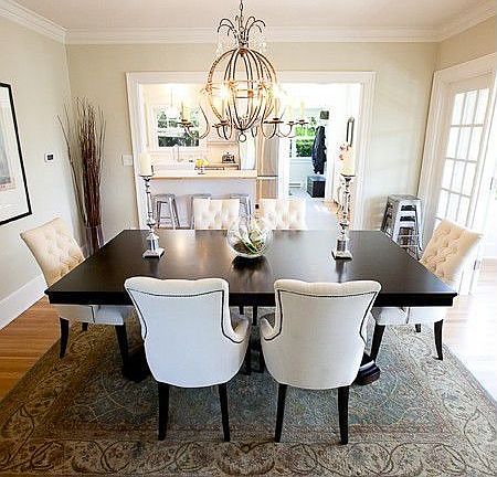 Dining room that flows into the kitchen