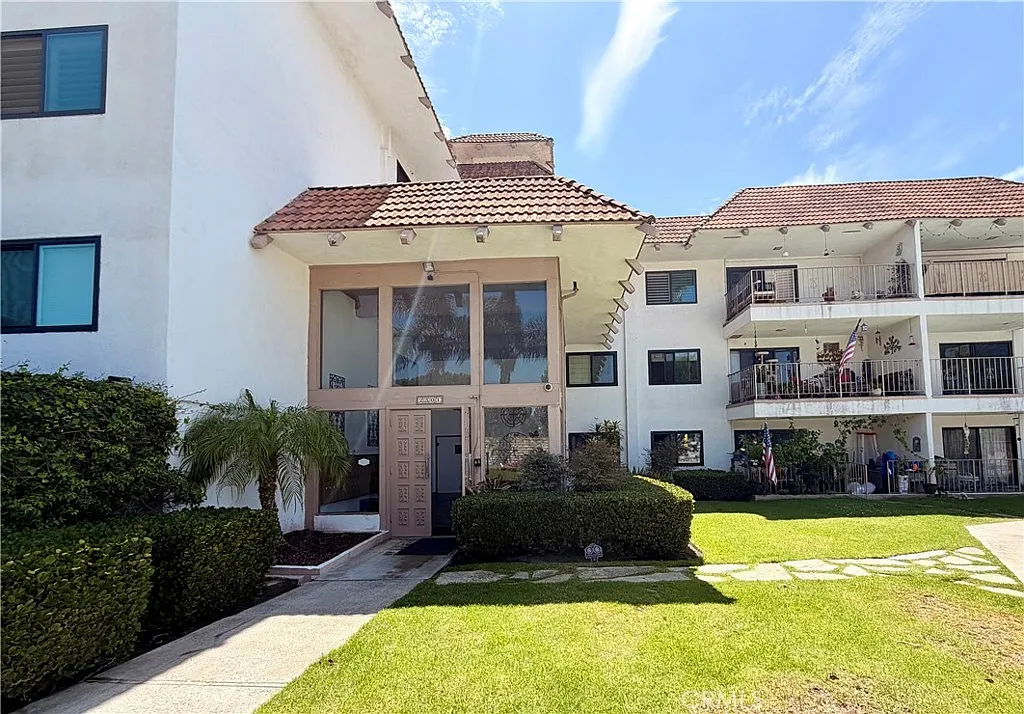 3 bed, 1564 sqft, $4,650 — Photo 2