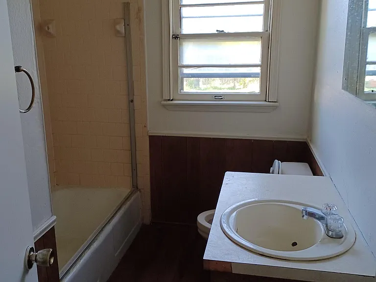1611 NW Lindy Ave — Photo 8
