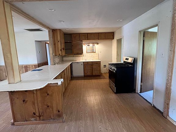 5th image of 906 N Navajo Dr