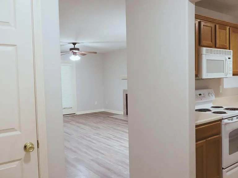 1100 Woodlawn Ave #64 — Photo 16
