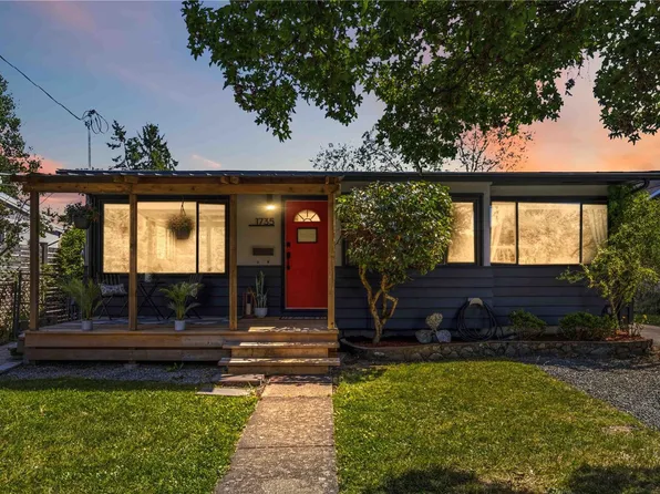 1735 Newton St, Victoria, BC V8R 2R1
