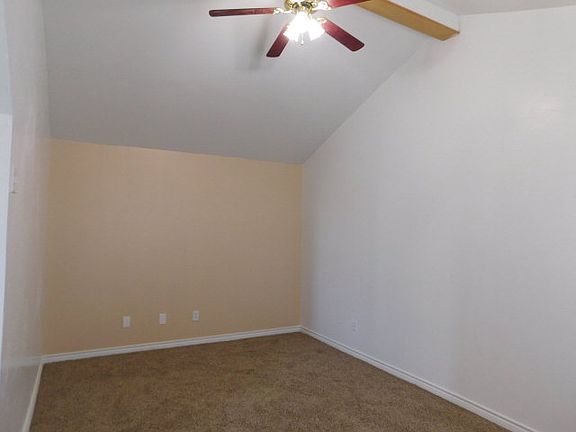 3rd image of 504 E Monahans St