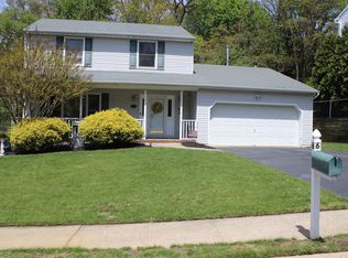 6 Windsor Ct, Hazlet, NJ 07730