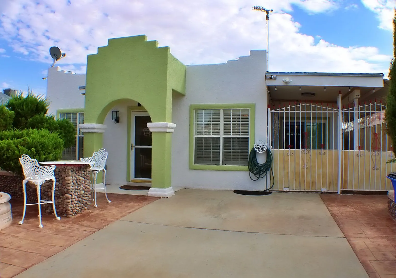 Gorgeous Home in a Quiet Northeast Neighborhood Move-In Ready! — Photo 1