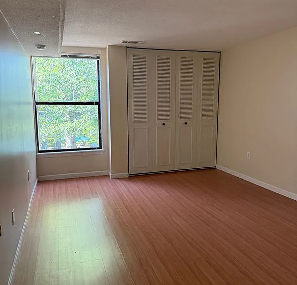 70K Shrewsbury Green Dr #K — Photo 6