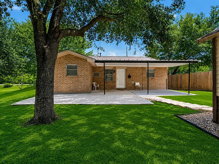 235 Live Oak St — Photo 22