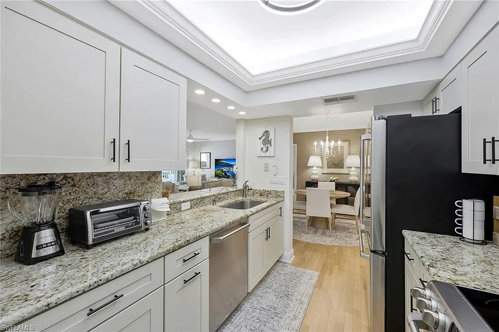 2 bed, 2.0 bath, 1701 sqft, $10,500 — Photo 2