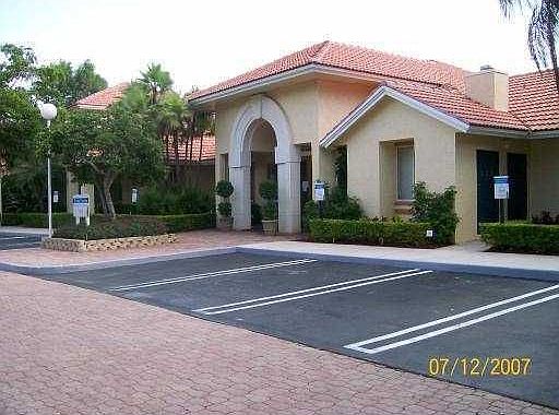 3rd image of 1484 The Pointe Dr