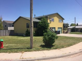 3915 Grove Dr, Cheyenne, WY 82001