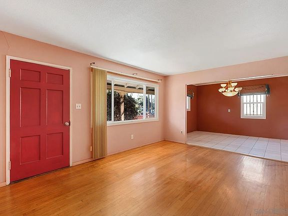 3rd image of 821 Paradise Dr