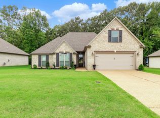 375 Copper Creek Dr, Jackson, TN 38305