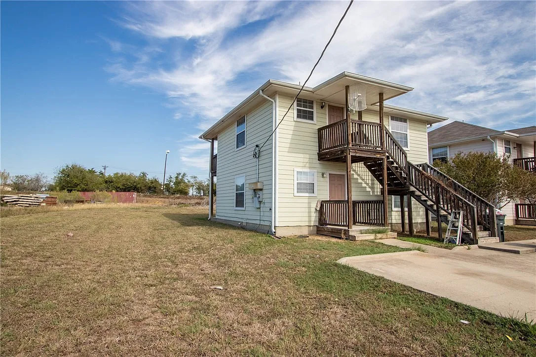 2 bed, 810 sqft, $1,100 — Photo 2
