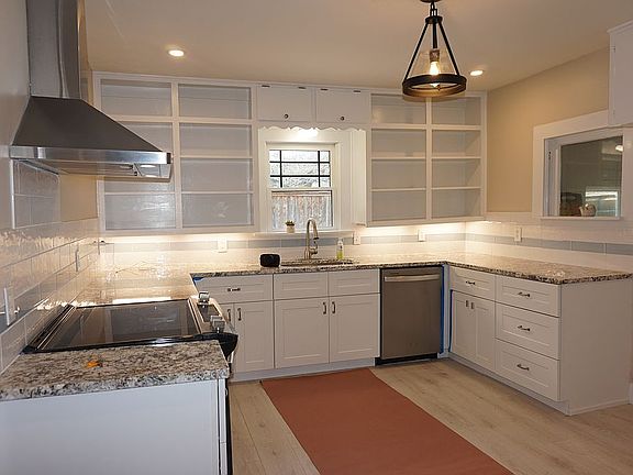 5th image of 1001 W Ave E