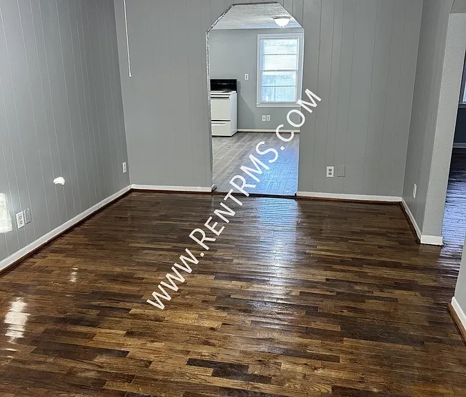 2332 SE Kentucky Ave — Photo 2