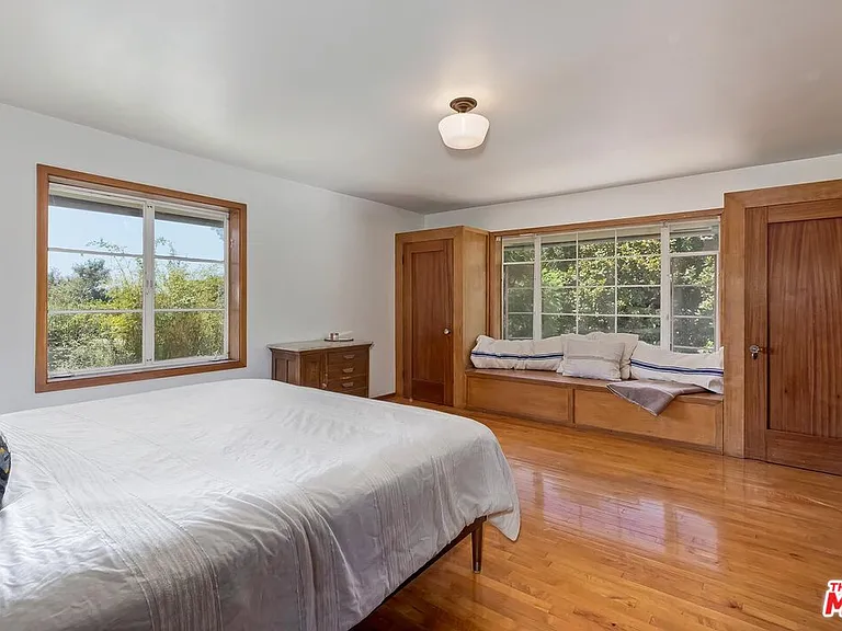 515 N Kenter Ave — Photo 13